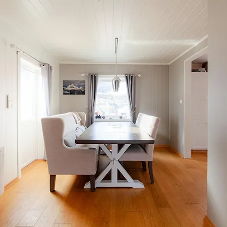 Reine Mountain View Retreat