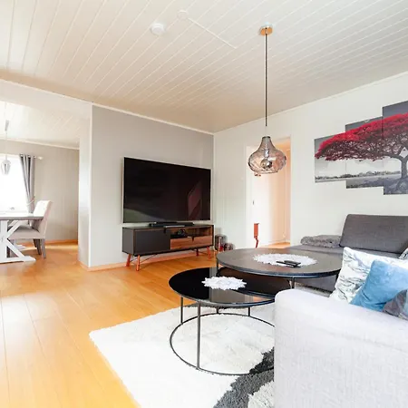 Prázdninový dům Reine Mountain View Retreat *