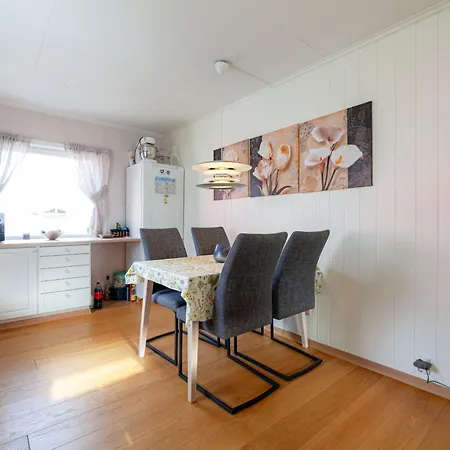 Reine Mountain View Retreat *