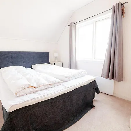 Reine Mountain View Retreat