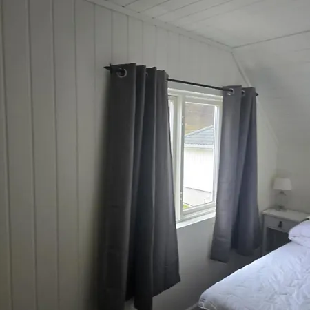 Reine Mountain View Retreat