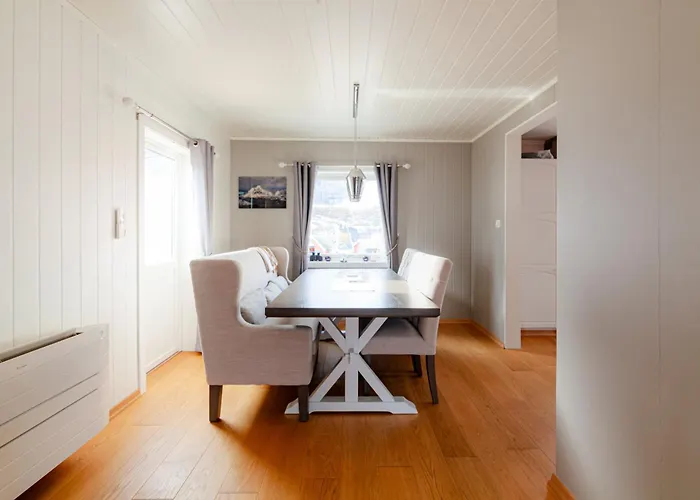 Reine Mountain View Retreat
