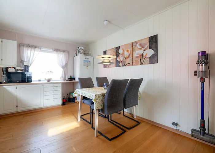 Reine Mountain View Retreat *